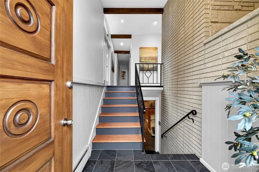 Property photo for 19421 46th Avenue NE, Lake Forest Park photo 2