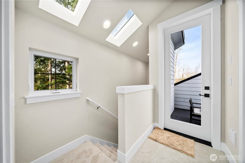 Property photo for 537 NW Juniper Street, Issaquah photo 31