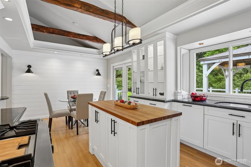 Property photo for 7514 Maltby Road, Woodinville photo 10