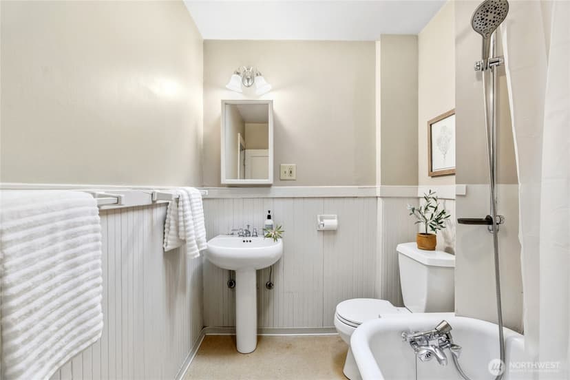 Property photo for 4051 19th Avenue SW, Seattle photo 25