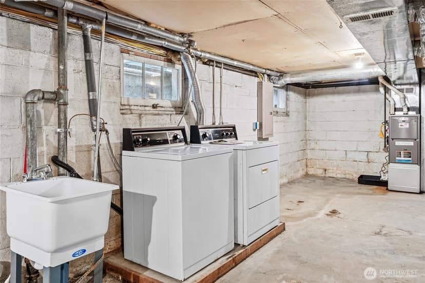 Property photo for 4051 19th Avenue SW, Seattle photo 31