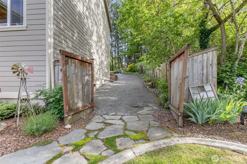 Property photo for 1024 12th Avenue SW, Puyallup photo 6