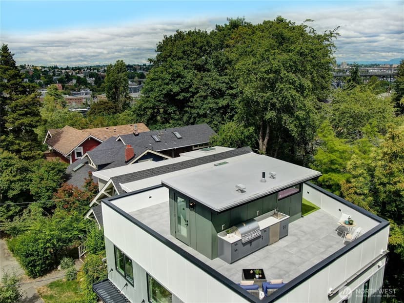 Property photo for 2622 Mayfair Avenue N, Seattle photo 4