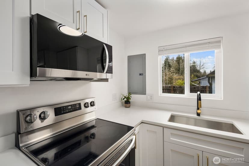 Property photo for 1747 1/2 NE 147th St, Shoreline photo 19