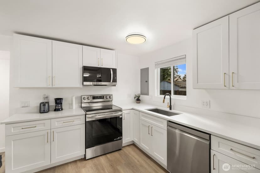 Property photo for 1747 1/2 NE 147th St, Shoreline photo 14