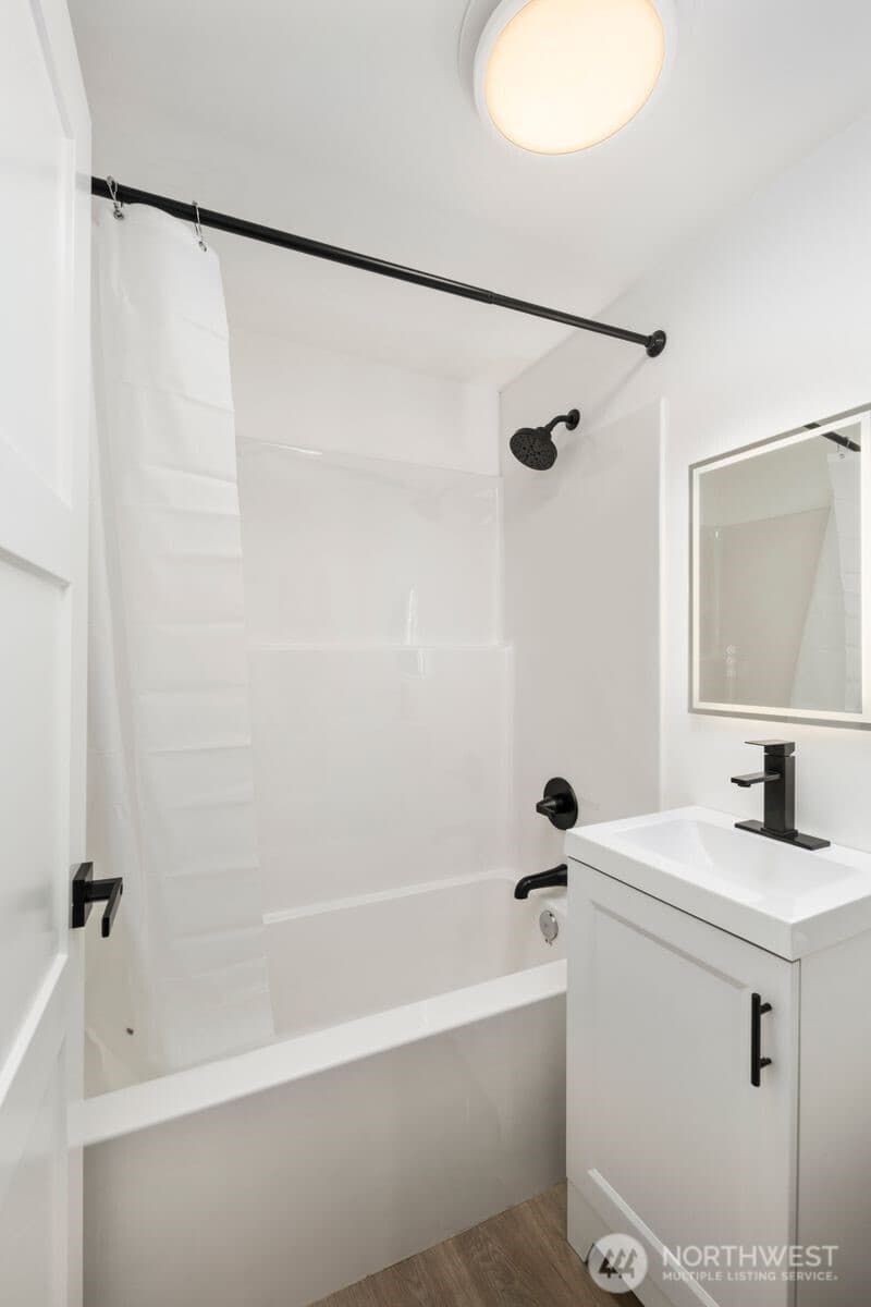 Property photo for 1747 1/2 NE 147th St, Shoreline photo 27