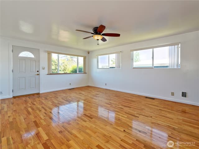 Property photo for 6811 27th Avenue S, Seattle photo 3
