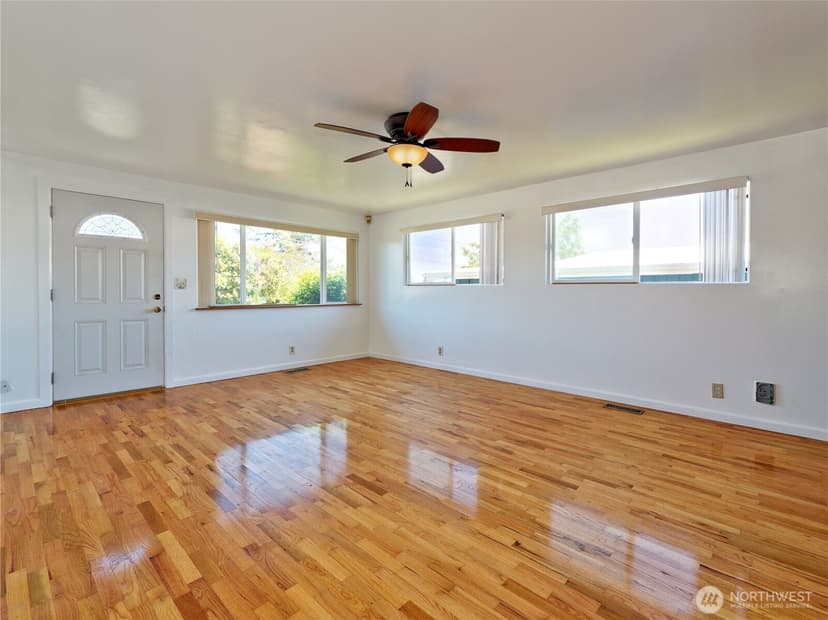 Property photo for 6811 27th Avenue S, Seattle photo 3