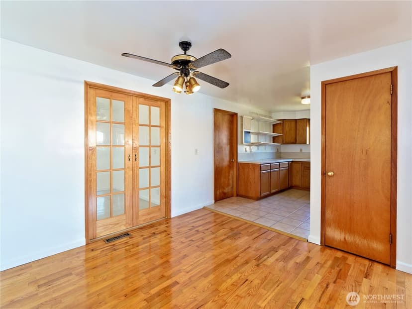 Property photo for 6811 27th Avenue S, Seattle photo 4