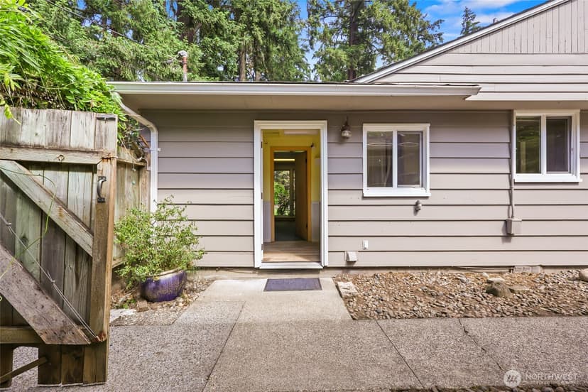 Property photo for 10004 Lake Steilacoom Drive SW, Lakewood photo 22