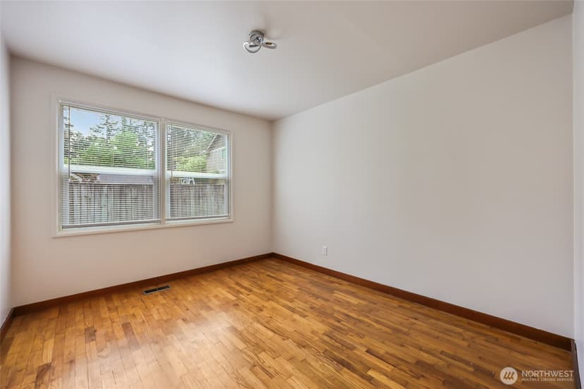 Property photo for 10004 Lake Steilacoom Drive SW, Lakewood photo 14