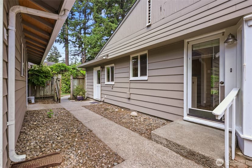 Property photo for 10004 Lake Steilacoom Drive SW, Lakewood photo 28
