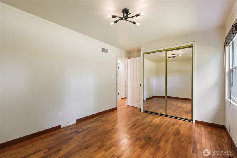 Property photo for 10004 Lake Steilacoom Drive SW, Lakewood photo 13
