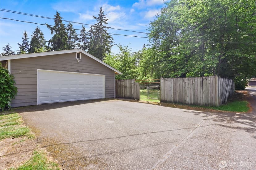 Property photo for 10004 Lake Steilacoom Drive SW, Lakewood photo 19