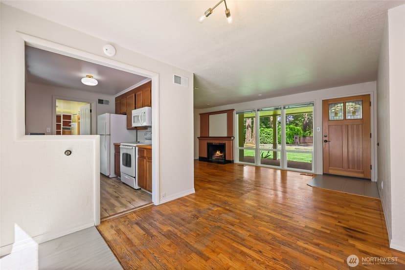 Property photo for 10004 Lake Steilacoom Drive SW, Lakewood photo 7