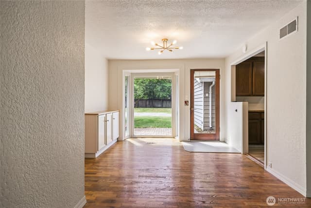 Property photo for 10004 Lake Steilacoom Drive SW, Lakewood photo 4
