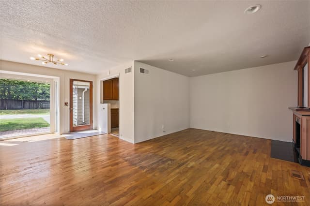 Property photo for 10004 Lake Steilacoom Drive SW, Lakewood photo 5