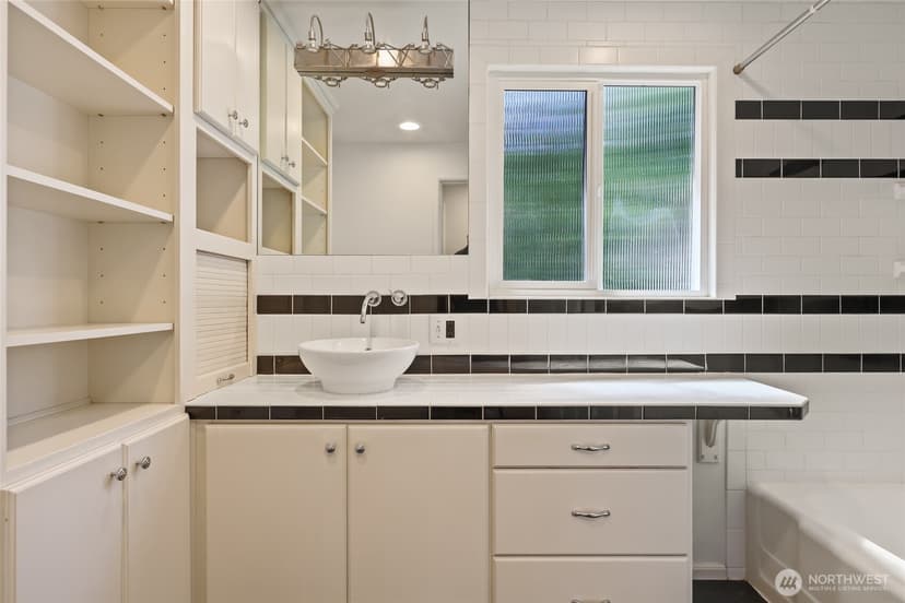 Property photo for 10004 Lake Steilacoom Drive SW, Lakewood photo 10