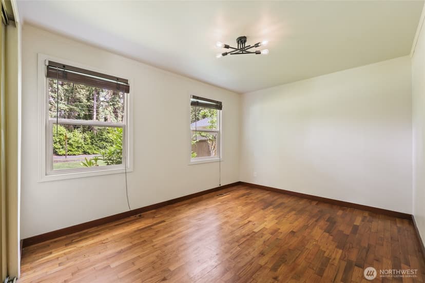 Property photo for 10004 Lake Steilacoom Drive SW, Lakewood photo 12