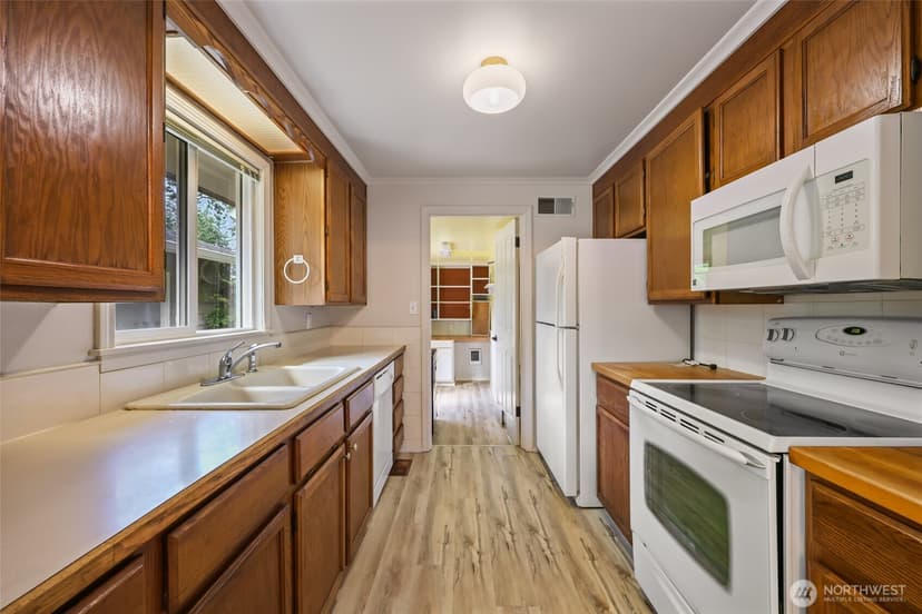 Property photo for 10004 Lake Steilacoom Drive SW, Lakewood photo 15