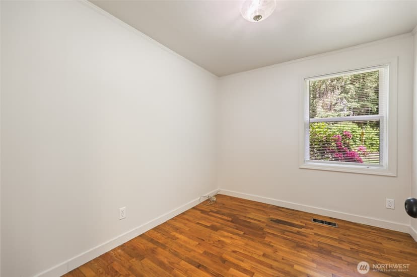 Property photo for 10004 Lake Steilacoom Drive SW, Lakewood photo 8