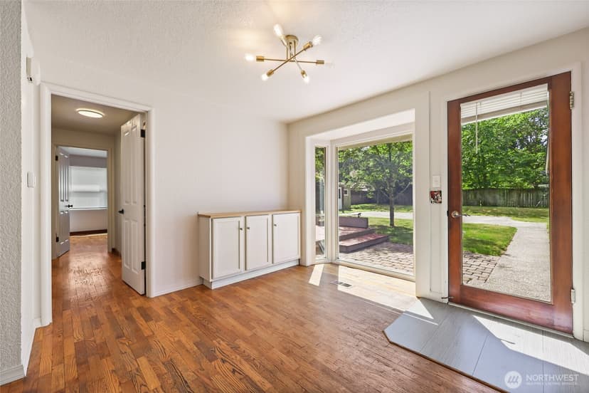 Property photo for 10004 Lake Steilacoom Drive SW, Lakewood photo 6