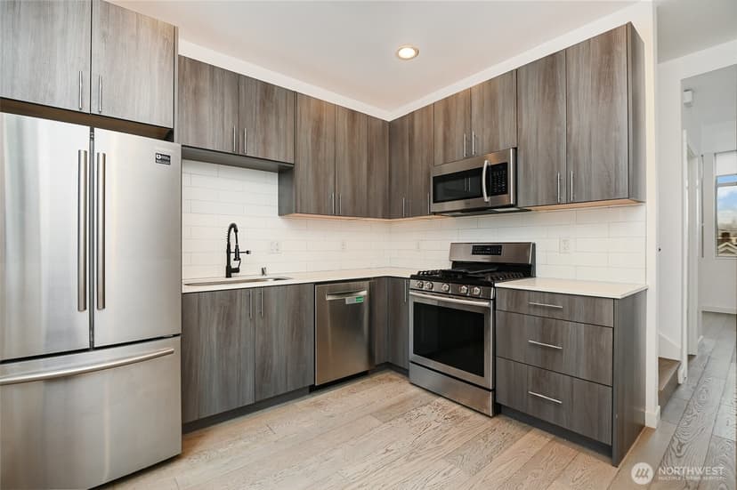 Property photo for 1713 19th Avenue S, Seattle photo 6