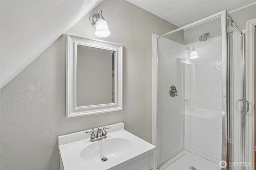 Property photo for 739 N 165th Street, Shoreline photo 20