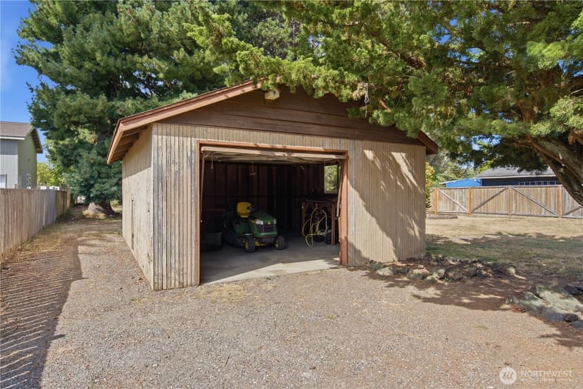 Property photo for 8825 36th Street W, University Place photo 13