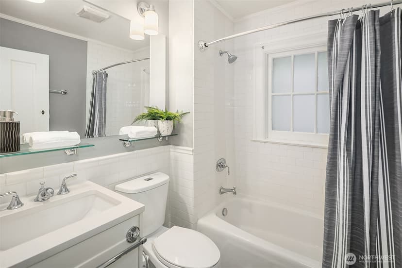 Property photo for 4422 Montana Circle W, Seattle photo 17