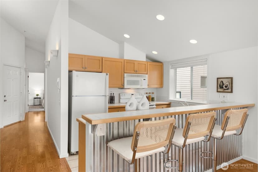 Property photo for 2432 Dexter Avenue N #300, Seattle photo 6