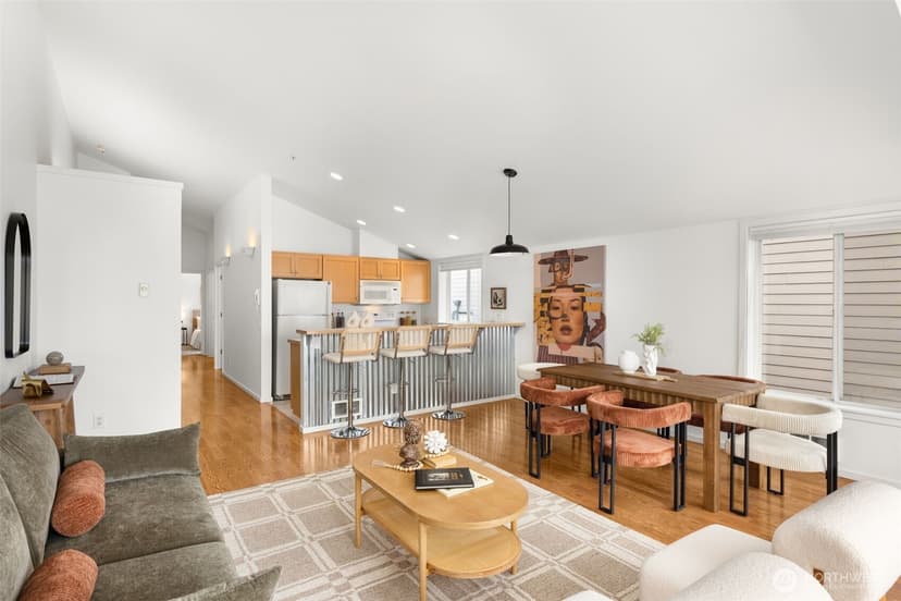 Property photo for 2432 Dexter Avenue N #300, Seattle photo 4