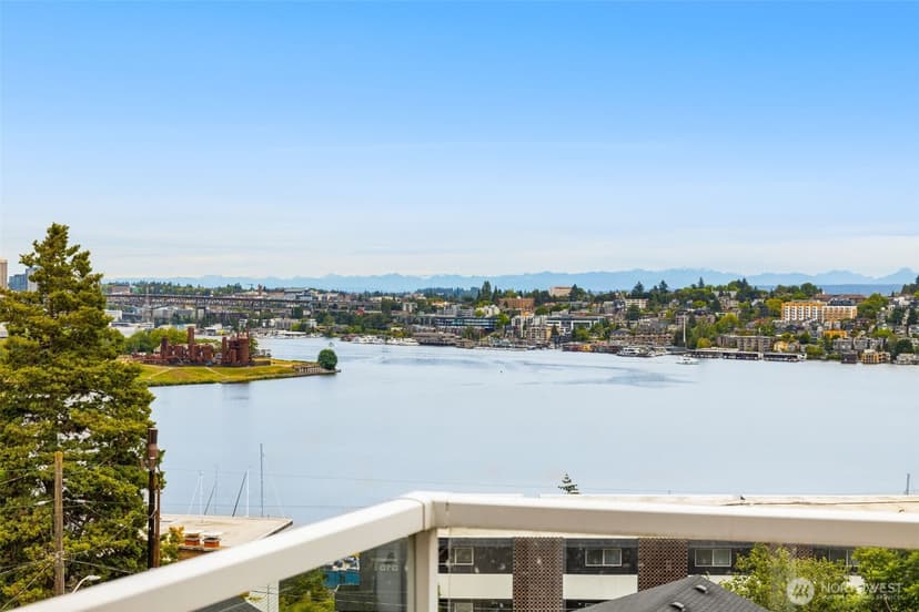Property photo for 2432 Dexter Avenue N #300, Seattle photo 2