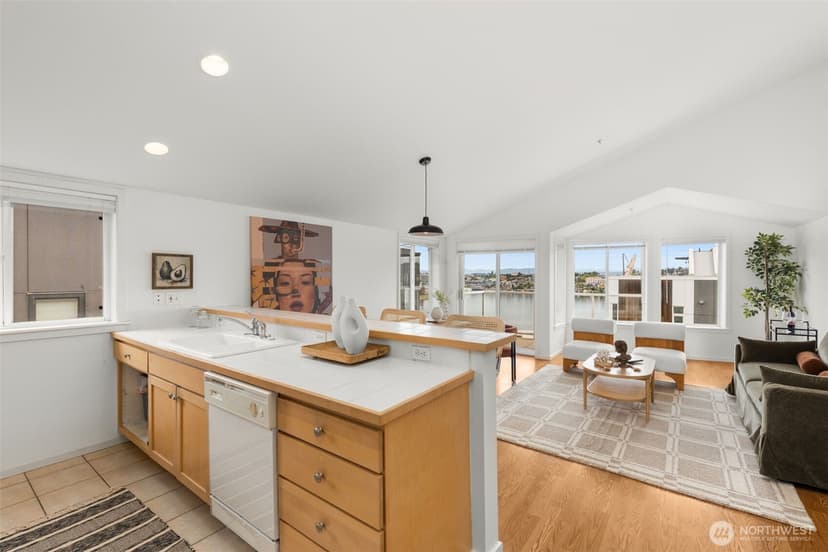 Property photo for 2432 Dexter Avenue N #300, Seattle photo 3