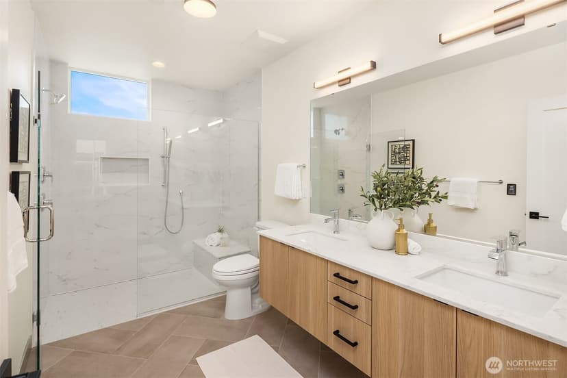 Property photo for 4418 1st Avenue NE #A, Seattle photo 8