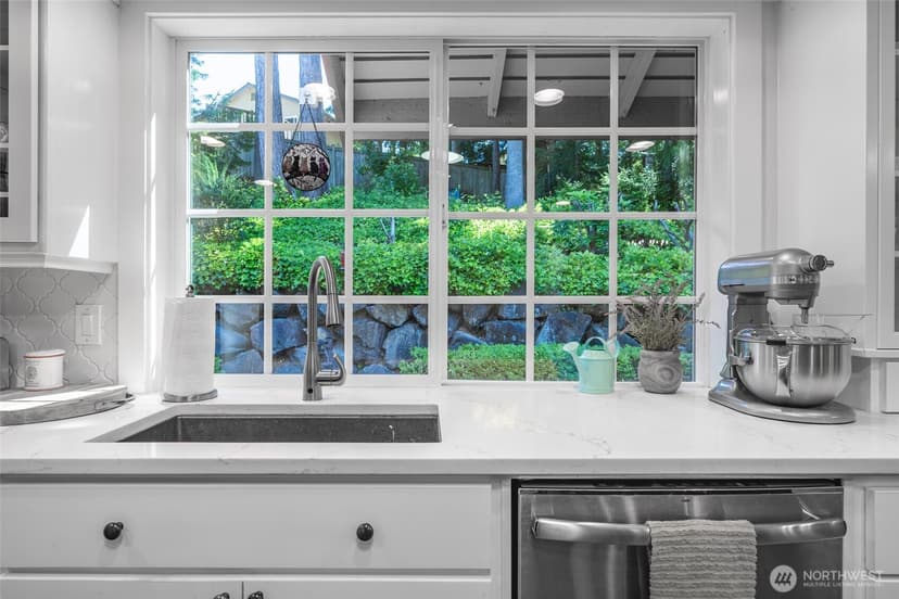 Property photo for 14105 64th Avenue W, Edmonds photo 6