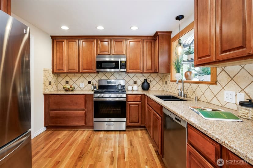 Property photo for 14101 Phinney Avenue N, Seattle photo 10