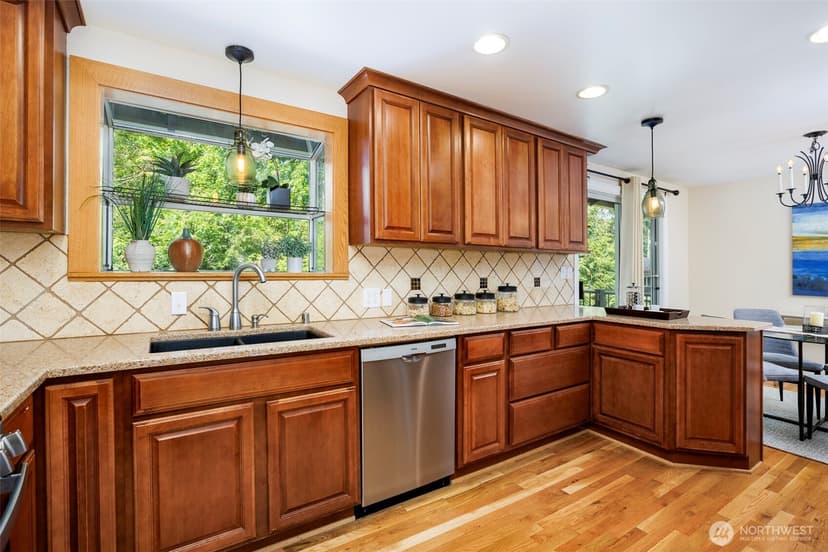 Property photo for 14101 Phinney Avenue N, Seattle photo 8