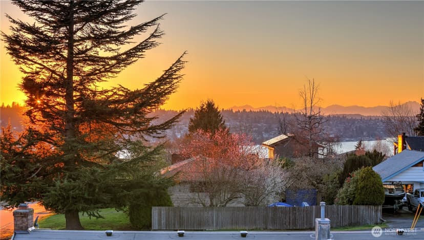 Property photo for 1401 Lincoln Avenue NE, Renton photo 21
