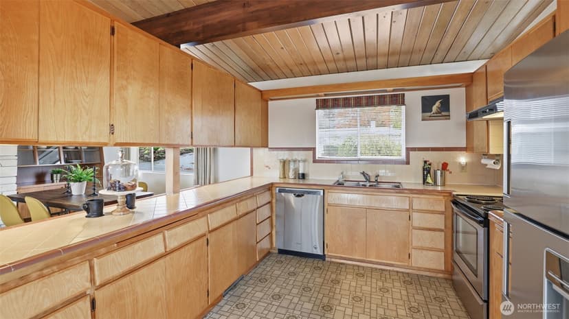 Property photo for 1401 Lincoln Avenue NE, Renton photo 6