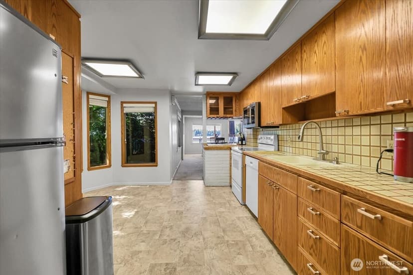 Property photo for 15402 Rose Road SW, Lakewood photo 12