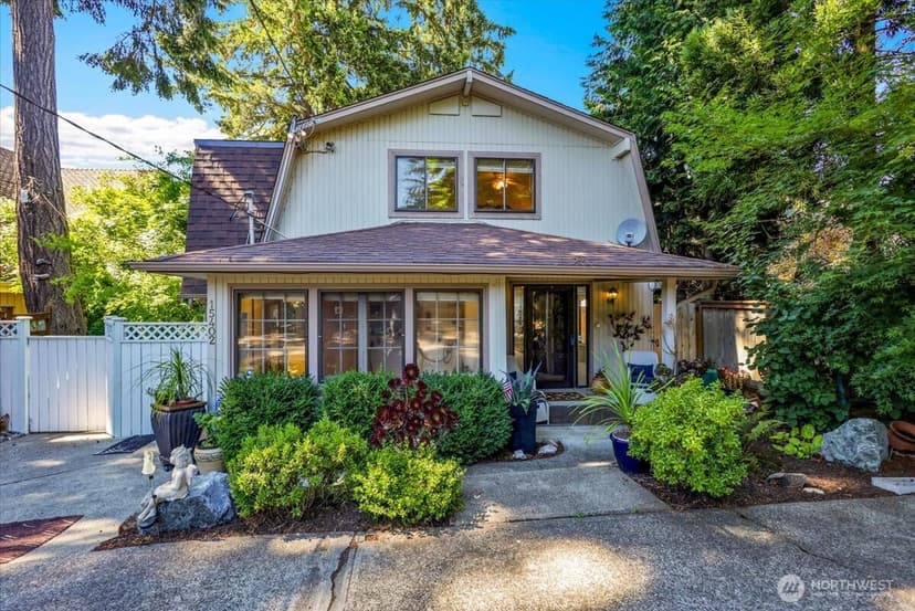 Property photo for 15402 Rose Road SW, Lakewood photo 2