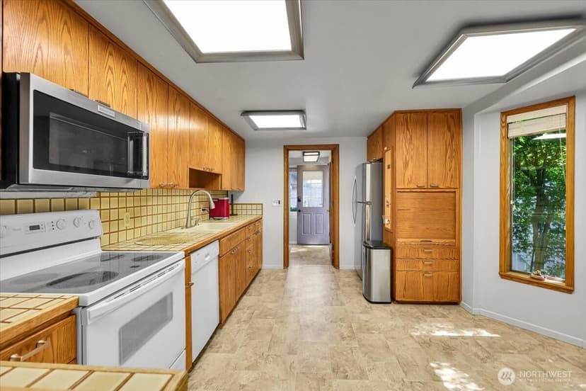 Property photo for 15402 Rose Road SW, Lakewood photo 10