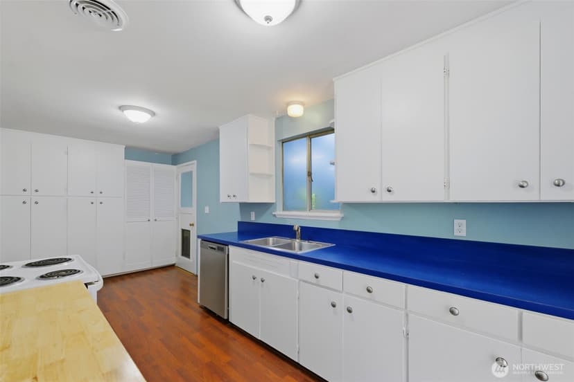 Property photo for 712 NE 198th Street, Shoreline photo 16