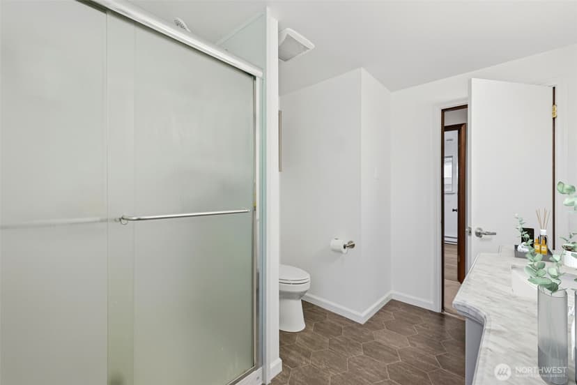 Property photo for 712 NE 198th Street, Shoreline photo 24