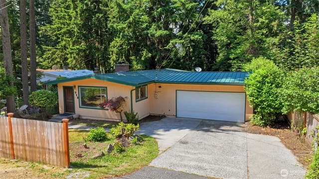 Property photo for 712 NE 198th Street, Shoreline