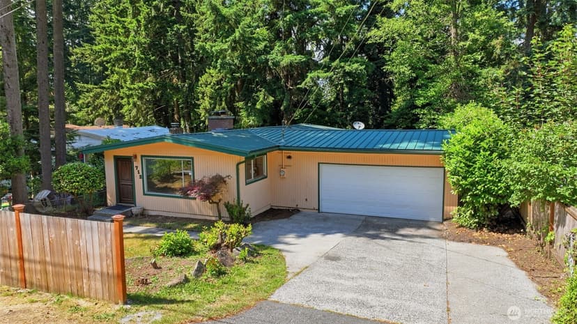 Property photo for 712 NE 198th Street, Shoreline