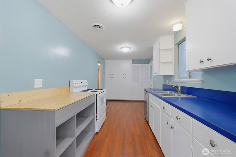 Property photo for 712 NE 198th Street, Shoreline photo 14