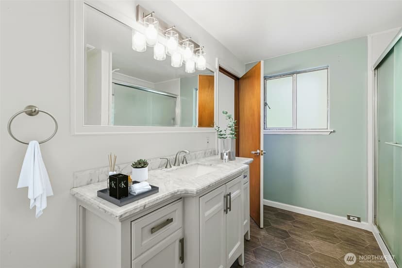 Property photo for 712 NE 198th Street, Shoreline photo 23