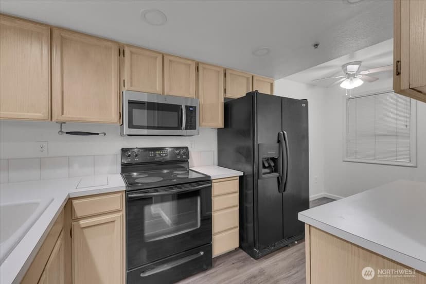 Property photo for 823 N 161st Place #405, Shoreline photo 6